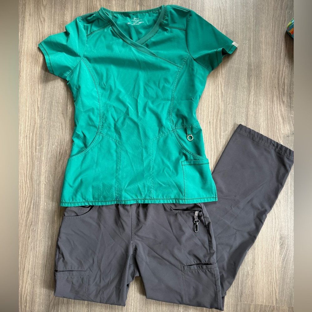 Women’s scrub set